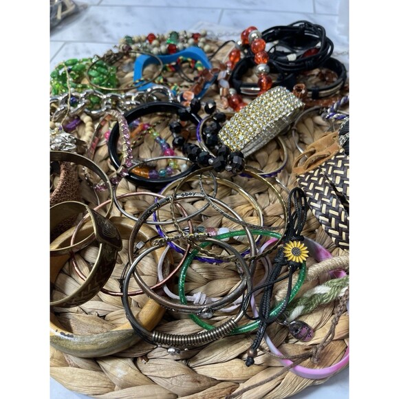 Lot Of 50 Pieces Junk Bracelet Lot Vintage Wearable Junk Drawer DIY Crafting - Picture 7 of 8